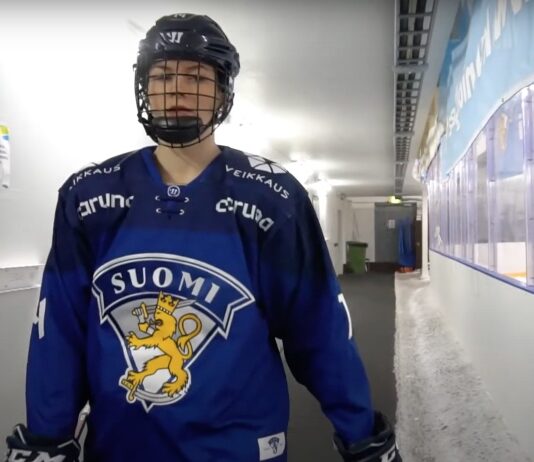 Naisleijonien kentälliset naisleijonat Suomen kokoonpano