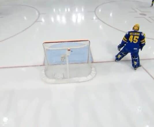 Tuomari tekee maalin