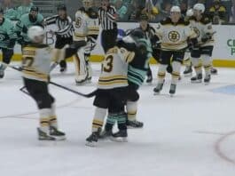 Brad Marchand jalkapyyhkäisy Oliver Björkstrandiin