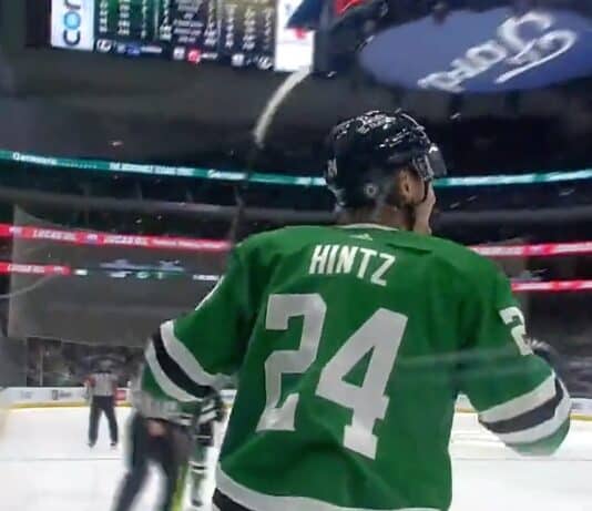 Roope Hintz naulaa