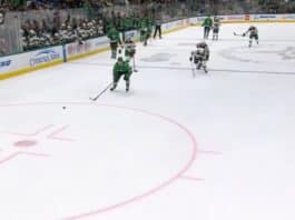 Roope Hintz iskee kiekon tyhjään maaliin