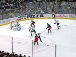 Patrik Laine tarkka rannelaukaus maaliin